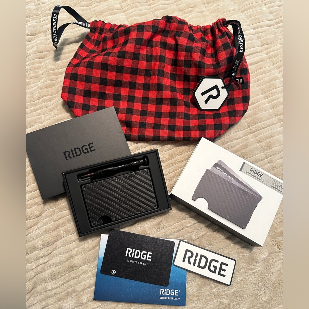 RIDGE Men Ultraslim Wallet -Carbon Fiber